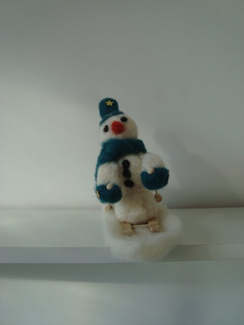 Sneeuwman op de ski petrol